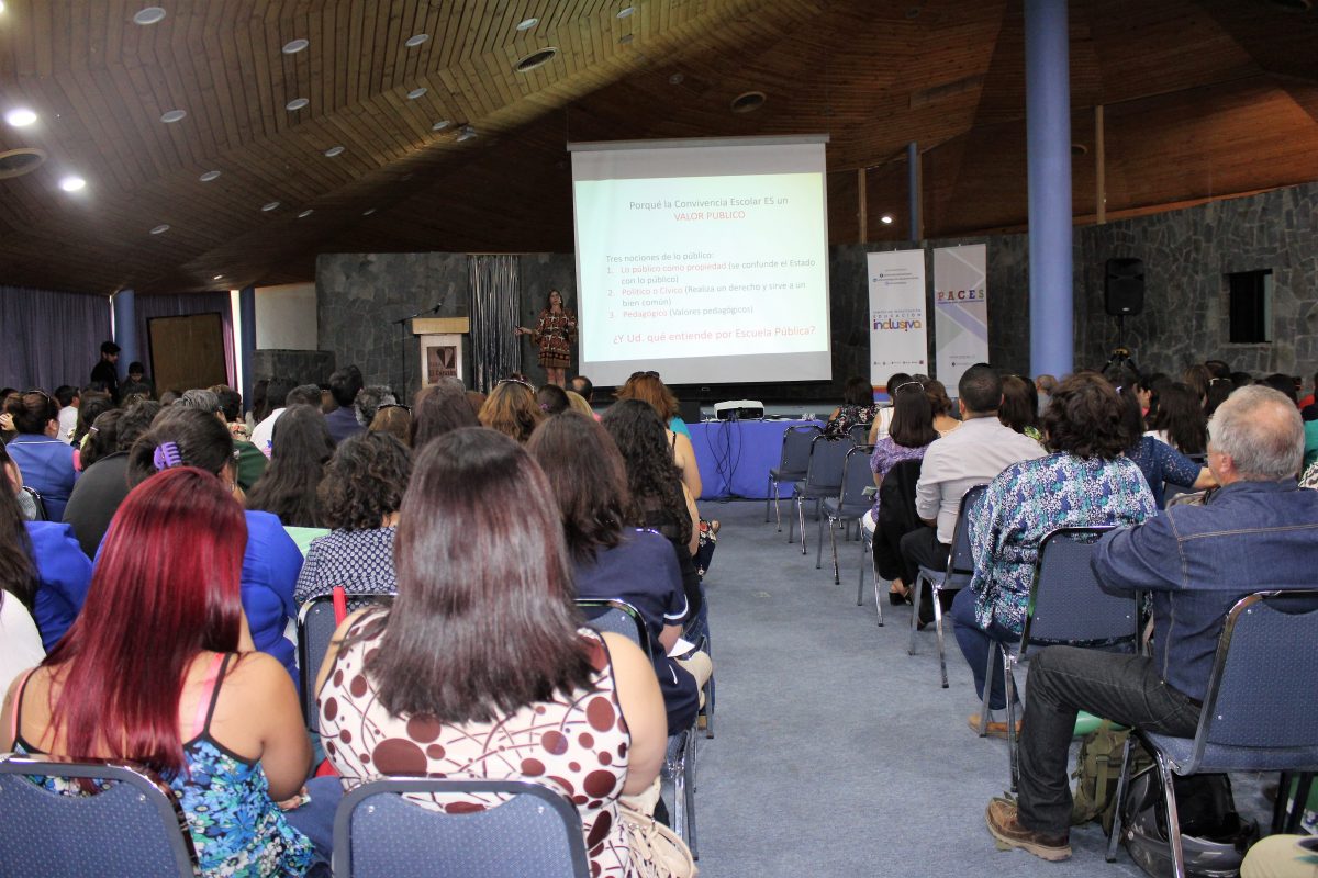 Investigadora Principal Paula Ascorra expone sobre convivencia escolar ante 200 actores educacionales de San Esteban