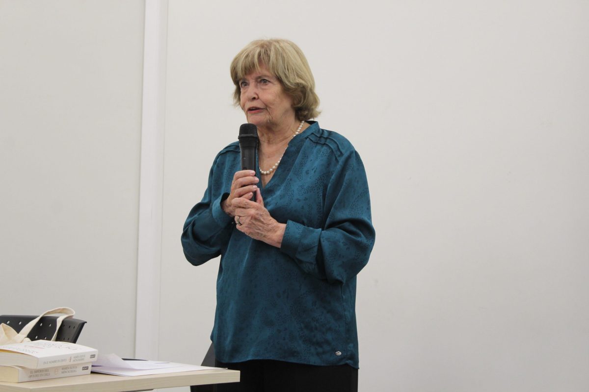 María Olivia Mönckeberg inauguró workshop sobre educación, élites y poder en la Escuela de Psicología