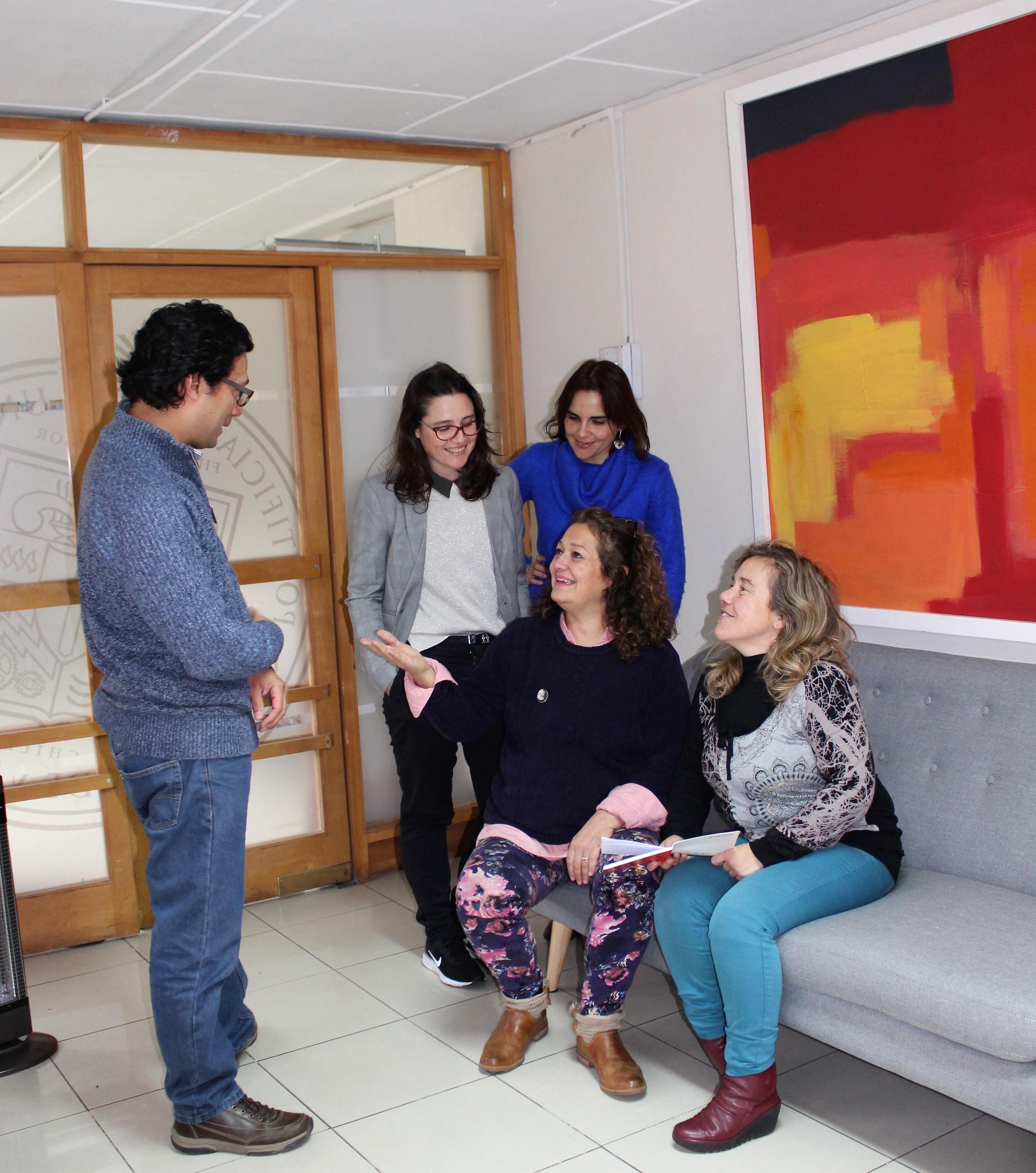 Experta española en género, identidad y ciudadanía realiza pasantía en Centro Eduinclusiva